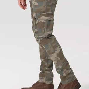 Wrangler Men's Green Camouflage Cargo Pants Regular Taper 36x32